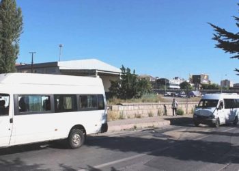 Kayseri’de zincirleme kaza… 3 servis aracı çarpıştı: 10 yaralı!