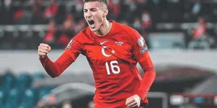 Mert Müldür, Fenerbahçe’ye imzaya geliyor!