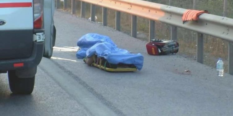 Motosiklet bariyere çarptı: Şoför ve yolcu hayatını kaybetti!