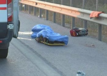 Motosiklet bariyere çarptı: Şoför ve yolcu hayatını kaybetti!