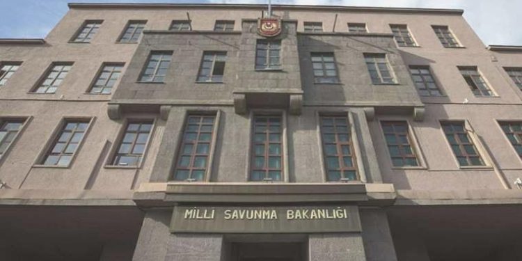 MSB: Yunanistan hududunda 2’si FETÖ mensubu 3 kişi yakalandı