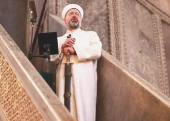 Müftü yardımcısı laikliği unuttu: ‘Namazı öğretmenler kıldırsın’