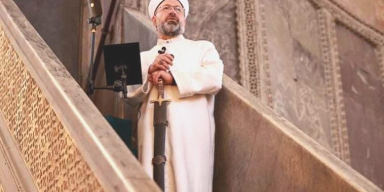 Müftü yardımcısı laikliği unuttu: ‘Namazı öğretmenler kıldırsın’