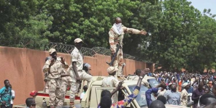 Nijer’de cuntadan ECOWAS’a tehdit: Ani bir taarruz düzenleriz