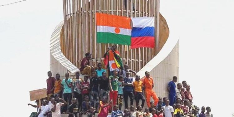 Nijerya darbenin akabinde Nijer’e elektrik ihracatını kesti