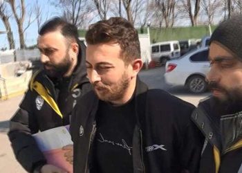 Öldürdüğü babasının kredi kartıyla kız arkadaşına altın almış