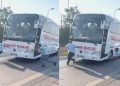 Otobüsün önünü kesti, bıçakla muavini kovaladı!