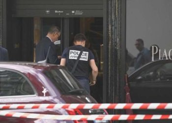 Paris’te ‘şık giyimli’ hırsızlar kuyumcu dükkanından en az 10 milyon Euro’luk mücevher çaldı