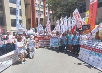 Sağlıkçılardan Bakan Koca’ya davet: Yüz yüze görüşme talebimizi iletiyoruz