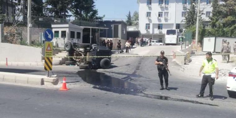 Şanlıurfa’da zırhlı polis aracı devrildi: 1 polis şehit oldu
