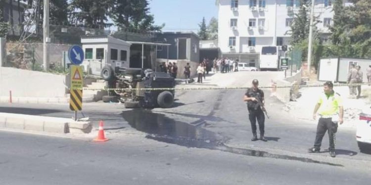 Şanlıurfa’da zırhlı polis aracı devrildi: Bölgeye takımlar sevk ediliyor