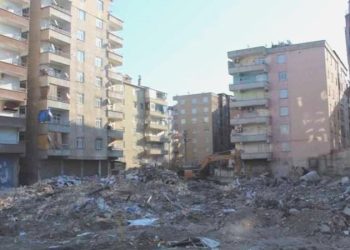 Sarsıntıda 60 kişi hayatını kaybetmişti: Apartmanın ruhsatsız ve projesiz inşa edildiği ortaya çıktı