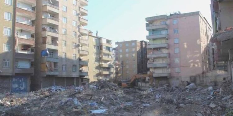 Sarsıntıda 60 kişi hayatını kaybetmişti: Apartmanın ruhsatsız ve projesiz inşa edildiği ortaya çıktı