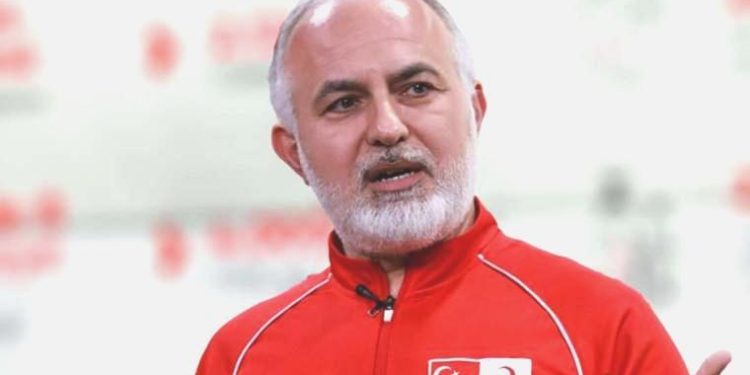 Sarsıntıda çadır satan Kızılay’ın eski lideri Kerem Kınık ‘iyilik elçisi’ oldu