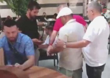 ‘Schengen’ vizesi dolandırıcısı kafede yakalandı