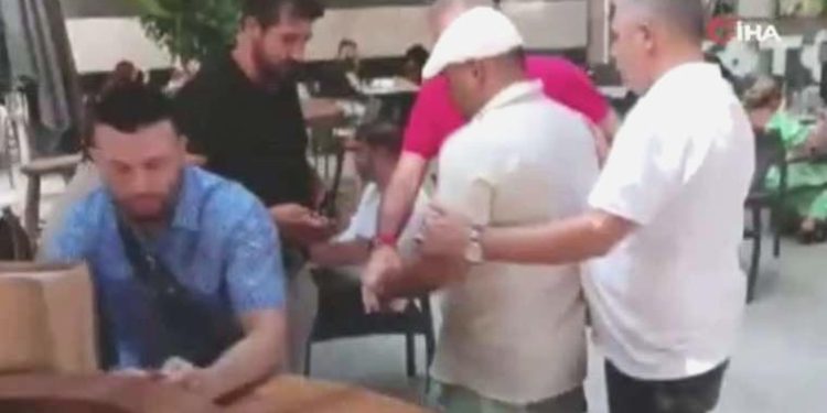 ‘Schengen’ vizesi dolandırıcısı kafede yakalandı