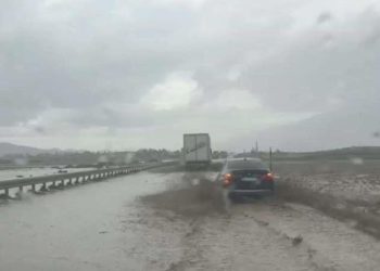 Sel nedeniyle kapanan Türkiye-İran karayolu ulaşıma açıldı