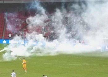SON DAKİKA! Beşiktaş maçına meşale ve taraftar engeli!
