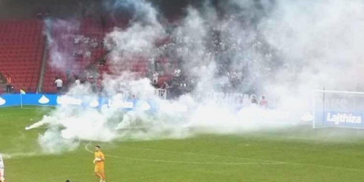 SON DAKİKA! Beşiktaş maçına meşale ve taraftar engeli!