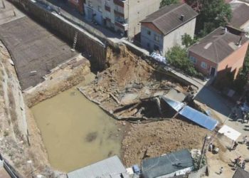 Son dakika… Sarıyer’de yol çöktü: Binalar tahliye edildi