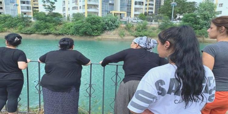 Sulama kanalına giren Ayşe kayboldu, annesi gözyaşlarıyla çalışmaları izledi