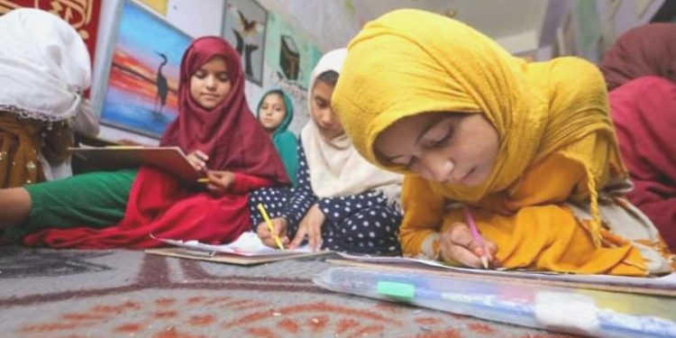 Taliban, 10 yaşından büyük kız çocuklarına eğitimi yasakladı