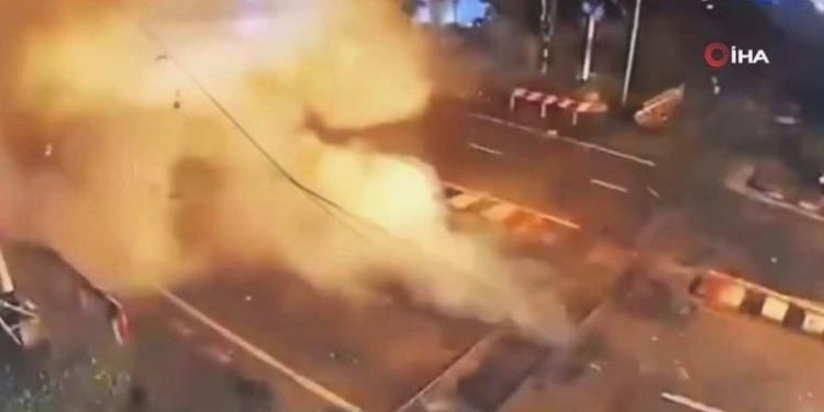 Tayland’da polis noktasına bombalı atak