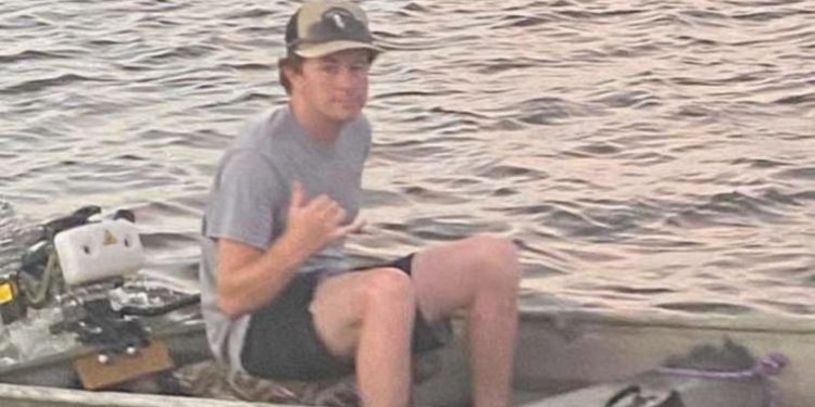 Tekneyle sürüklenen genç 35 saat sonra kurtarıldı