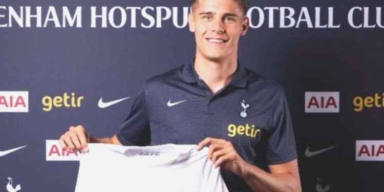 Tottenham, Micky van de Ven’i resmen açıkladı