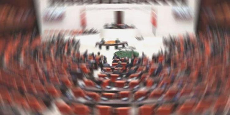 Türkiye’de bayanların siyasette temsil oranı OECD ortalamasının altında: Siyasette bayan yok