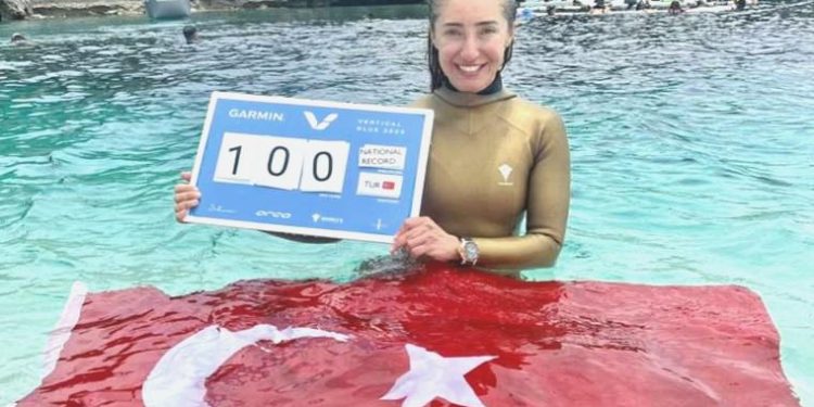 Ulusal sportmen Şahika Ercümen, 100 metrede Türkiye rekoru kırdı