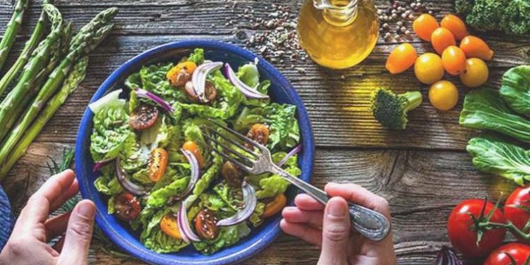 Uzmanından yaz sıcaklarında Akdeniz diyeti ile beslenme önerisi