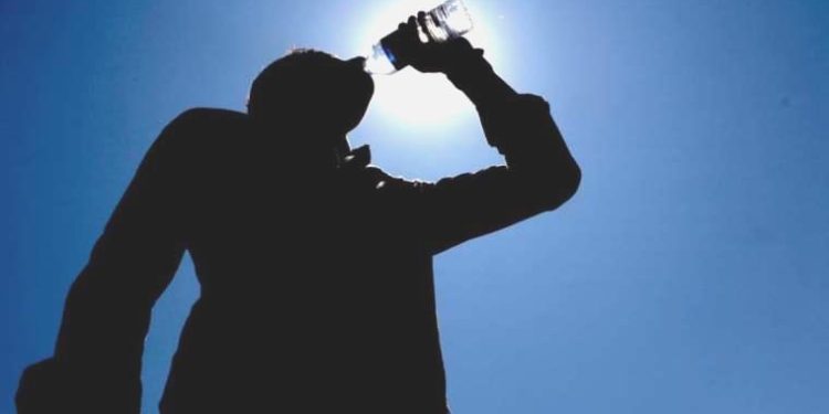 Yetersiz sıvı tüketimine dikkat! Kalp ve hipertansiyon hastalarını olumsuz etkiliyor