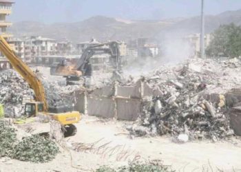Yüzlerce bireye mezar olmuştu: Rönesans Rezidans’ın son bloğu da yıkıldı
