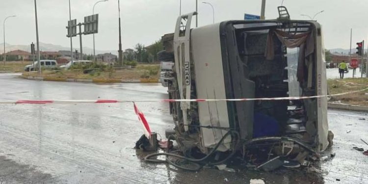 33 kişinin yaralandığı kazayla ilgili yeni gelişme… Kamyonet şoförü gözaltına alındı!