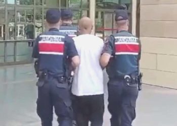 43 farklı cürümden 37 yıl mahpus cezasıyla aranıyordu: Firari yakalandı!