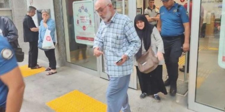 50 bin lira dolandırılmaktan kıl hissesi kurtuldu: Banka vazifelileri ikna edemedi