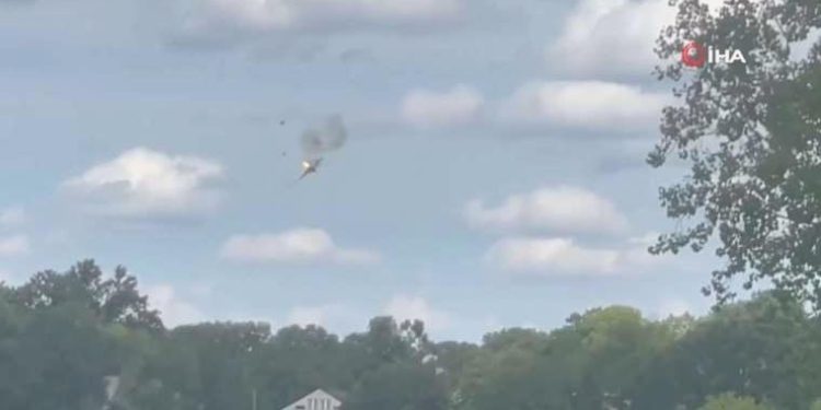 ABD’deki uçuş gösterisinde facianın eşiğinden dönüldü