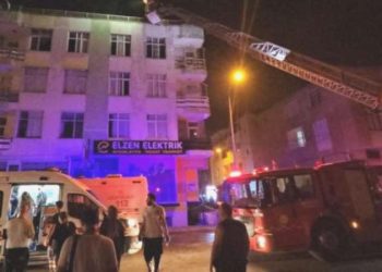 Adana’da korkutan yangın: 20 kişi hastaneye kaldırıldı