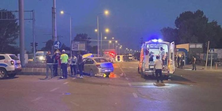 Ağrı’da araba ile yolcu minibüsü çarpıştı: 1 bebek öldü, 16 yaralı