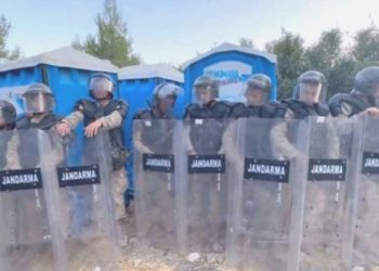 Akbelen’de seyyar tuvaletlere jandarma engeli! 2 gözaltı