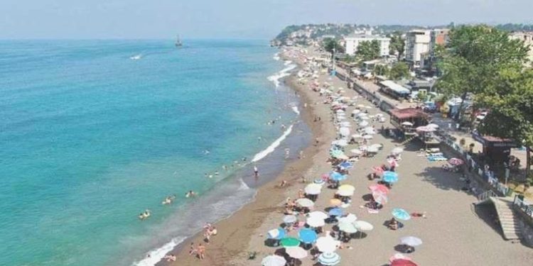 Akçakoca kıyısında denize girmek yasaklandı