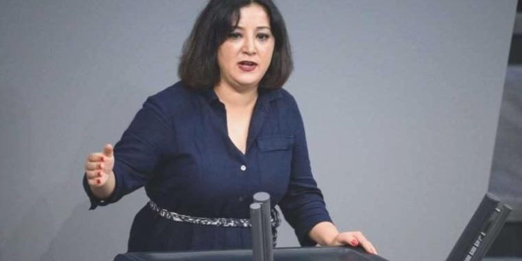 Alman milletvekili Gökay Akbulut Türkiye’de tutuklandı