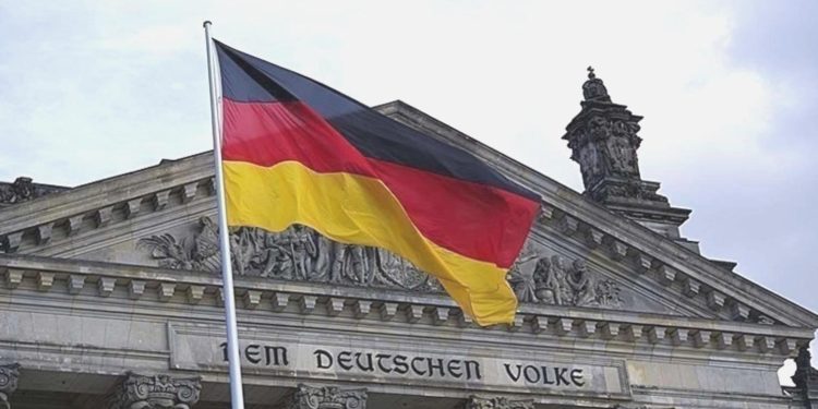 Alman ordu mensubu casusluk kuşkusuyla tutuklandı