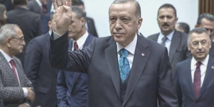 Ankara’ya ‘talip’ çok: AKP’de belediye başkanlığı isteyenler kendilerini Erdoğan’a beğendirmeye çalışıyor