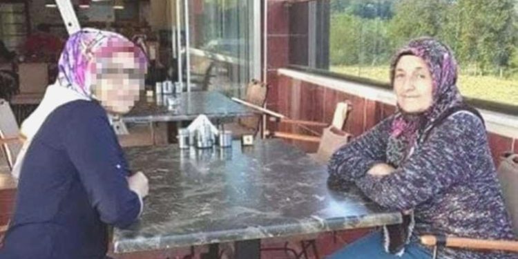 Annesi ve anneannesini uyudukları sırada baltayla öldürdü
