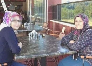 Annesi ve anneannesini uyudukları sırada baltayla öldürdü