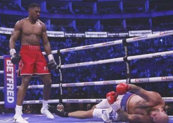 Anthony Joshua, Robert Helenius’u nakavtla yendi