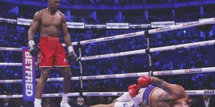 Anthony Joshua, Robert Helenius’u nakavtla yendi