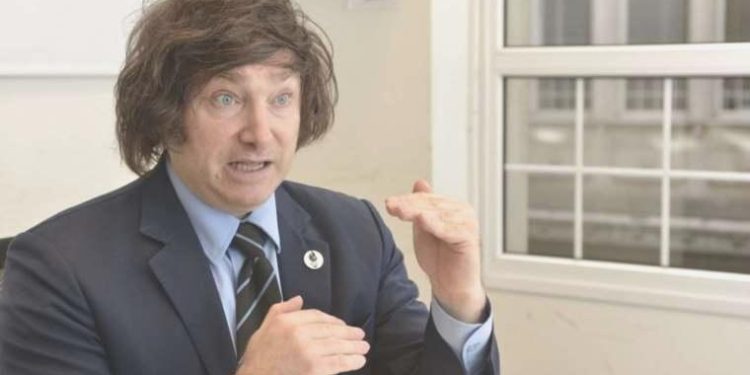 Arjantin’de ön seçimleri Javier Milei kazandı